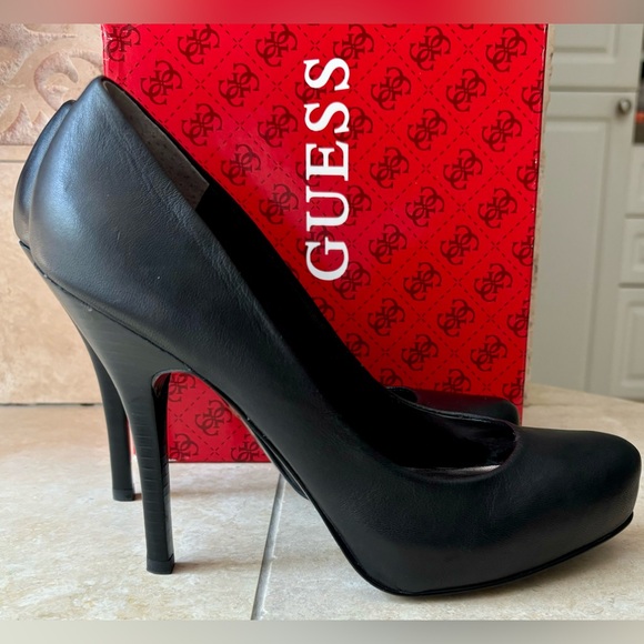 Guess Leather Pumps, size 8 - Picture 6 of 9